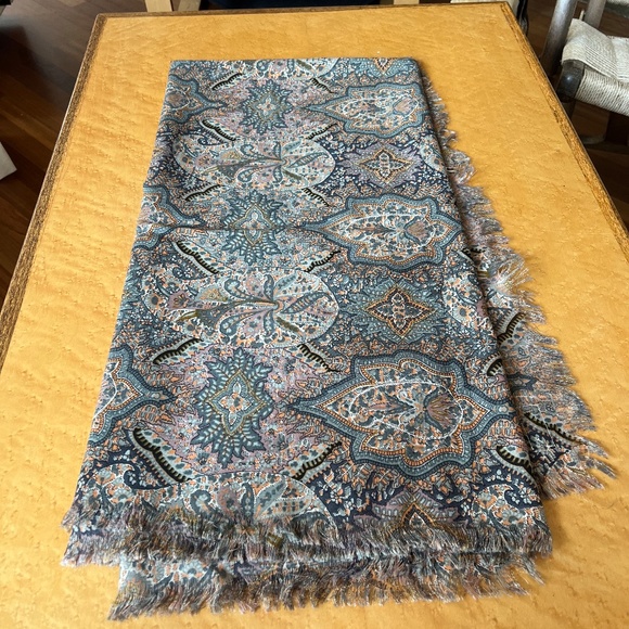 Liberty of London Shawl - Picture 2 of 3